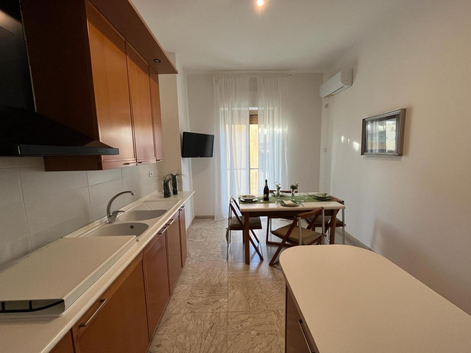 Casa Roberta With Balcony And Sea View Apartment Vieste Bagian luar foto