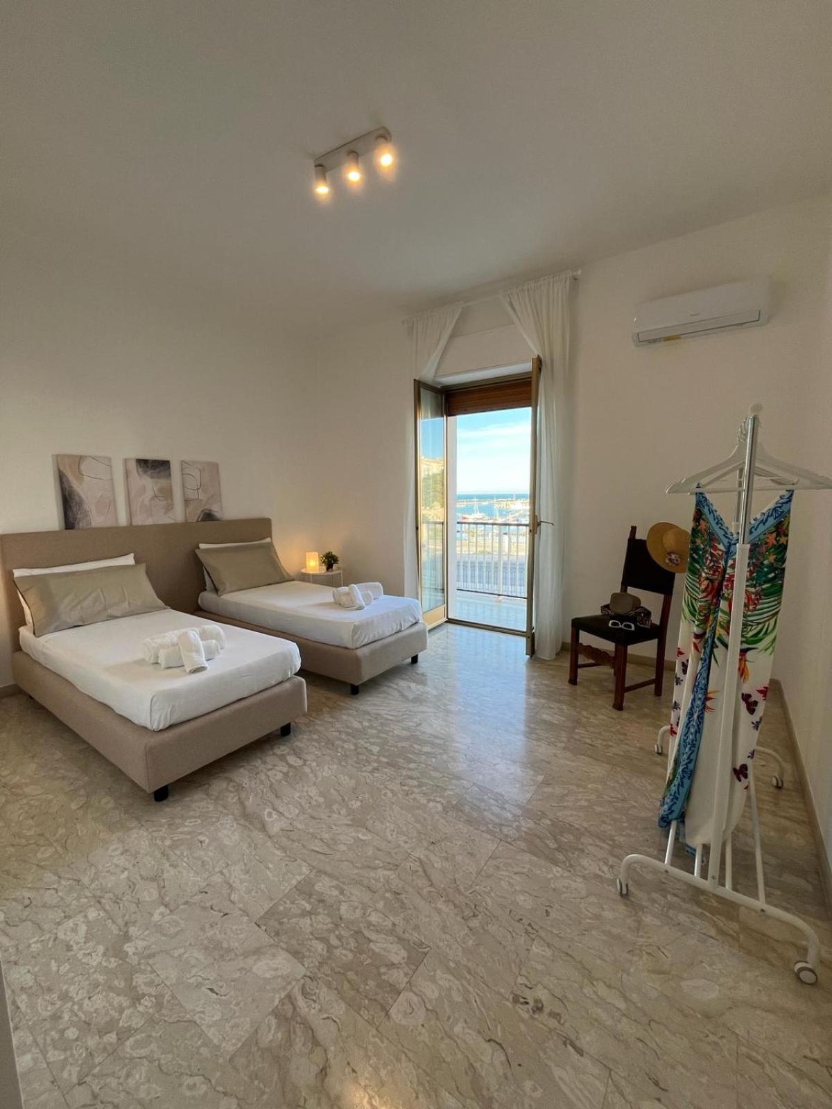 Casa Roberta With Balcony And Sea View Apartment Vieste Bagian luar foto