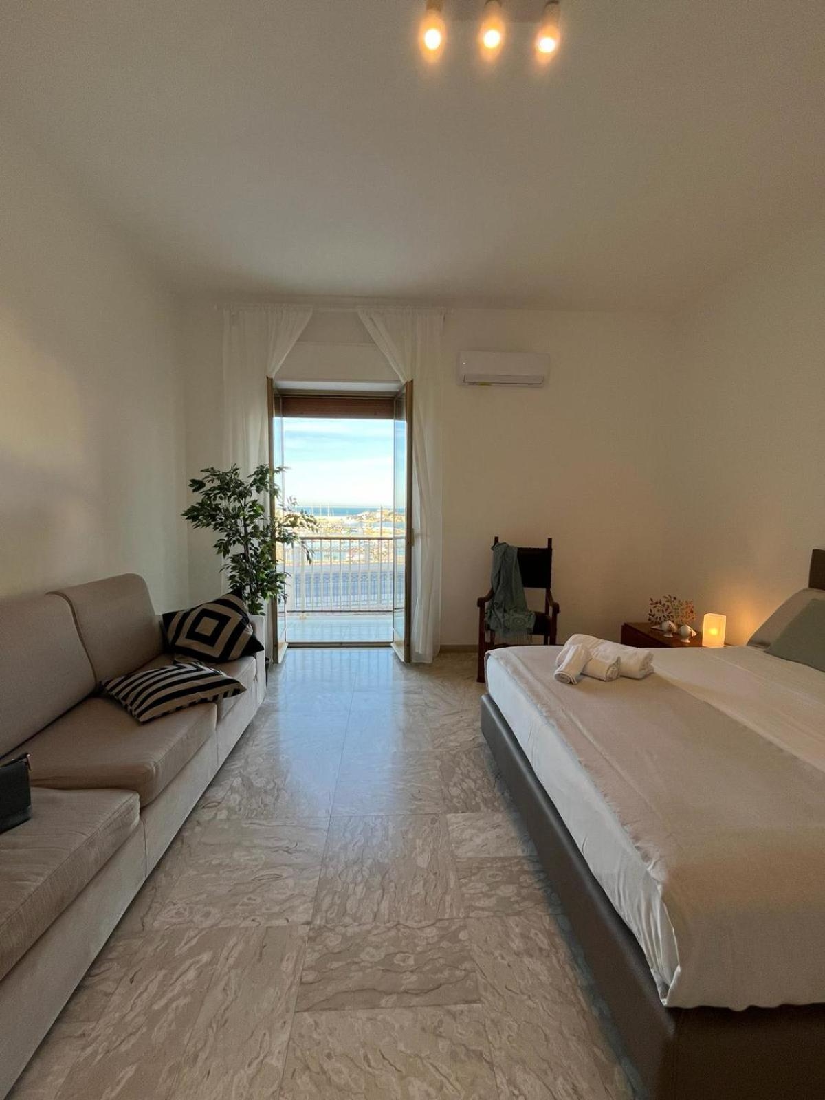 Casa Roberta With Balcony And Sea View Apartment Vieste Bagian luar foto