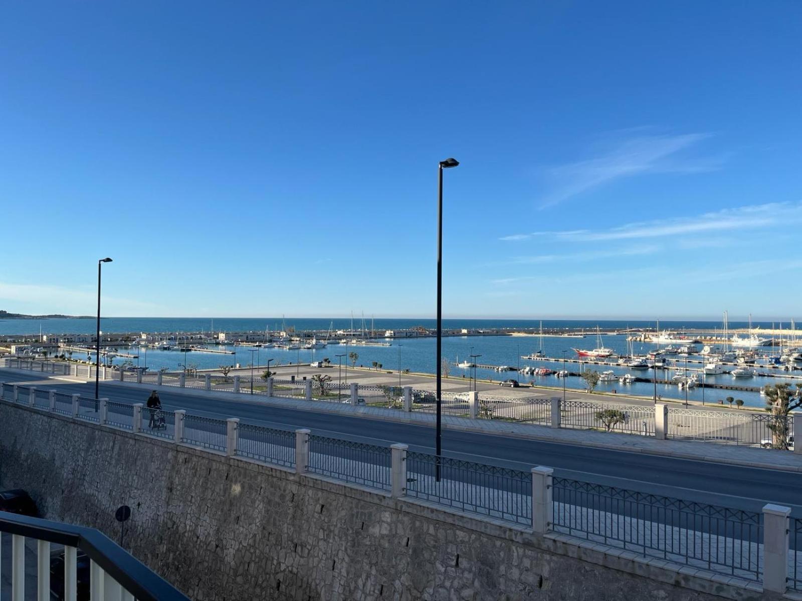 Casa Roberta With Balcony And Sea View Apartment Vieste Bagian luar foto