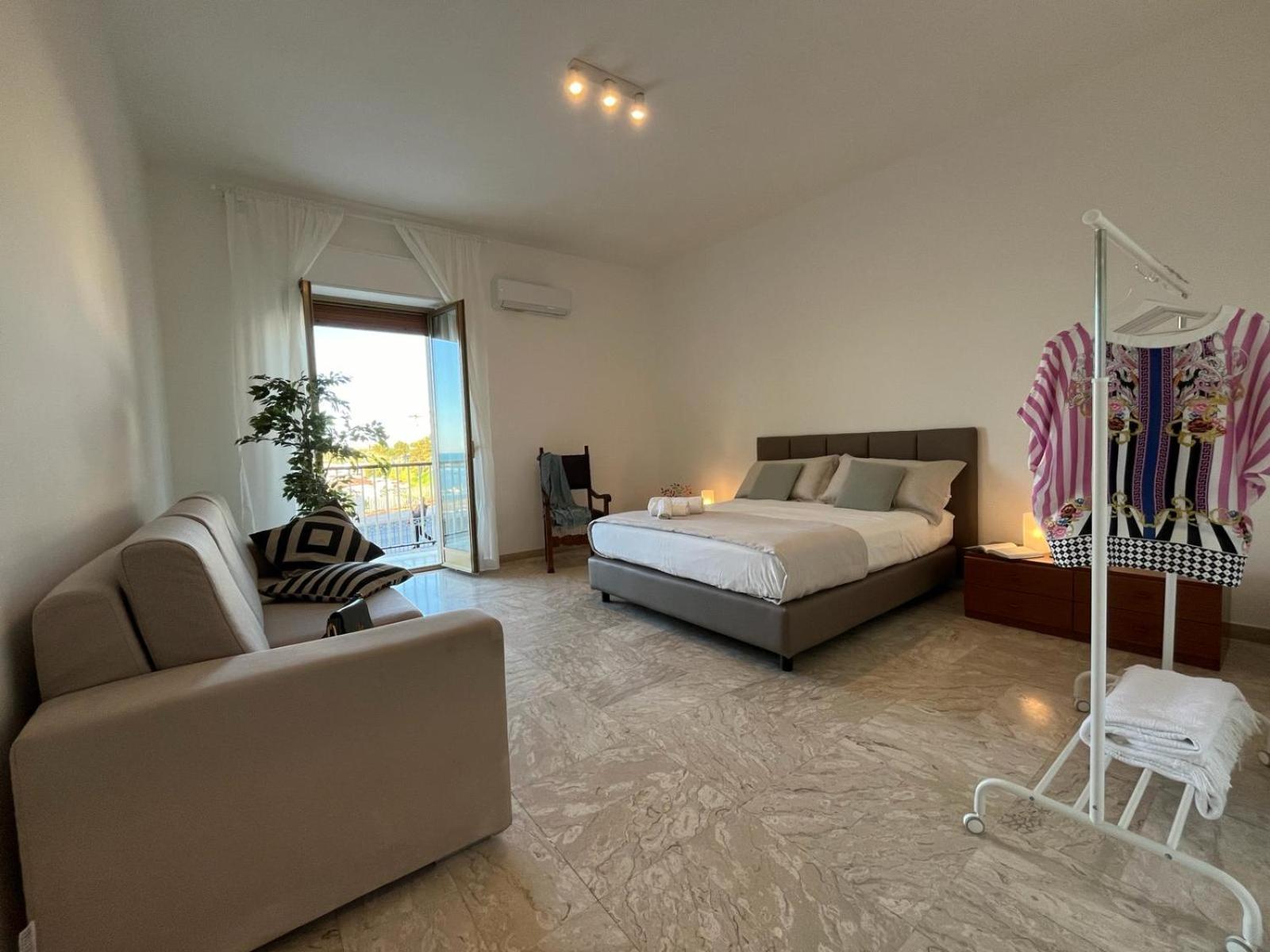 Casa Roberta With Balcony And Sea View Apartment Vieste Bagian luar foto