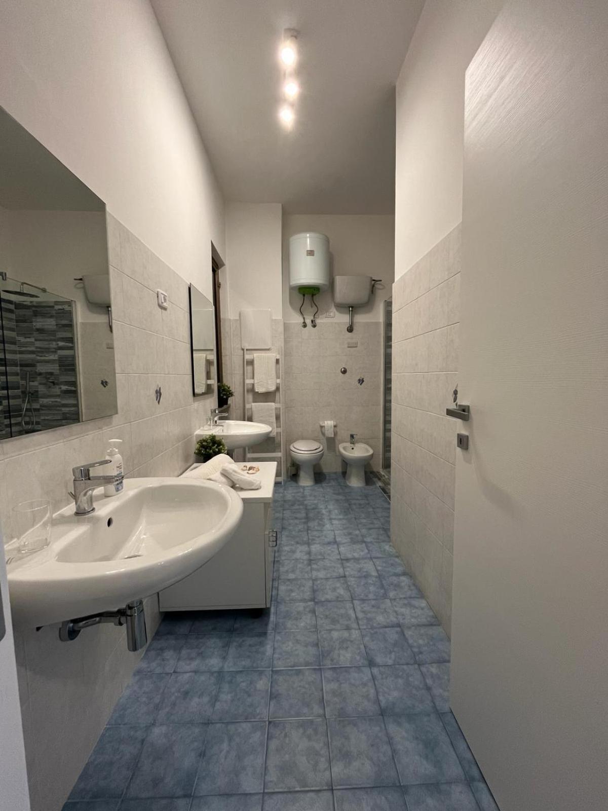 Casa Roberta With Balcony And Sea View Apartment Vieste Bagian luar foto