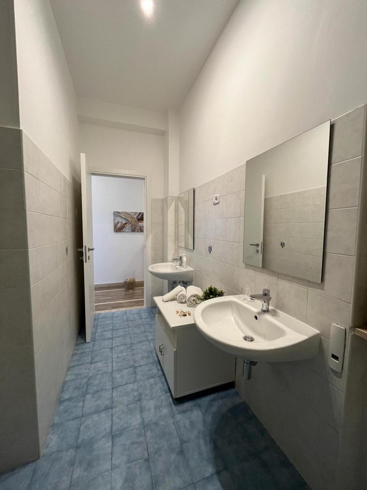 Casa Roberta With Balcony And Sea View Apartment Vieste Bagian luar foto