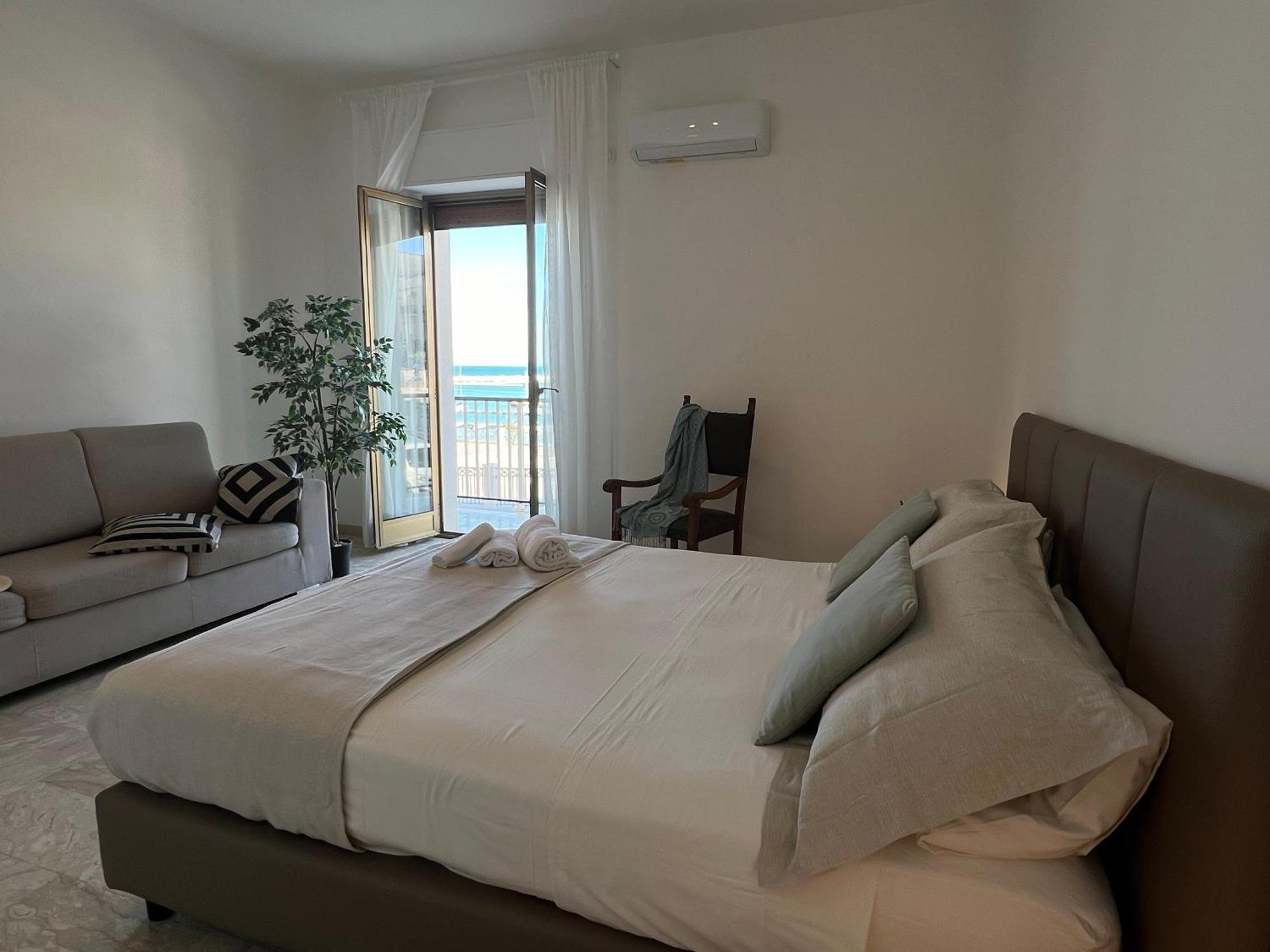 Casa Roberta With Balcony And Sea View Apartment Vieste Bagian luar foto