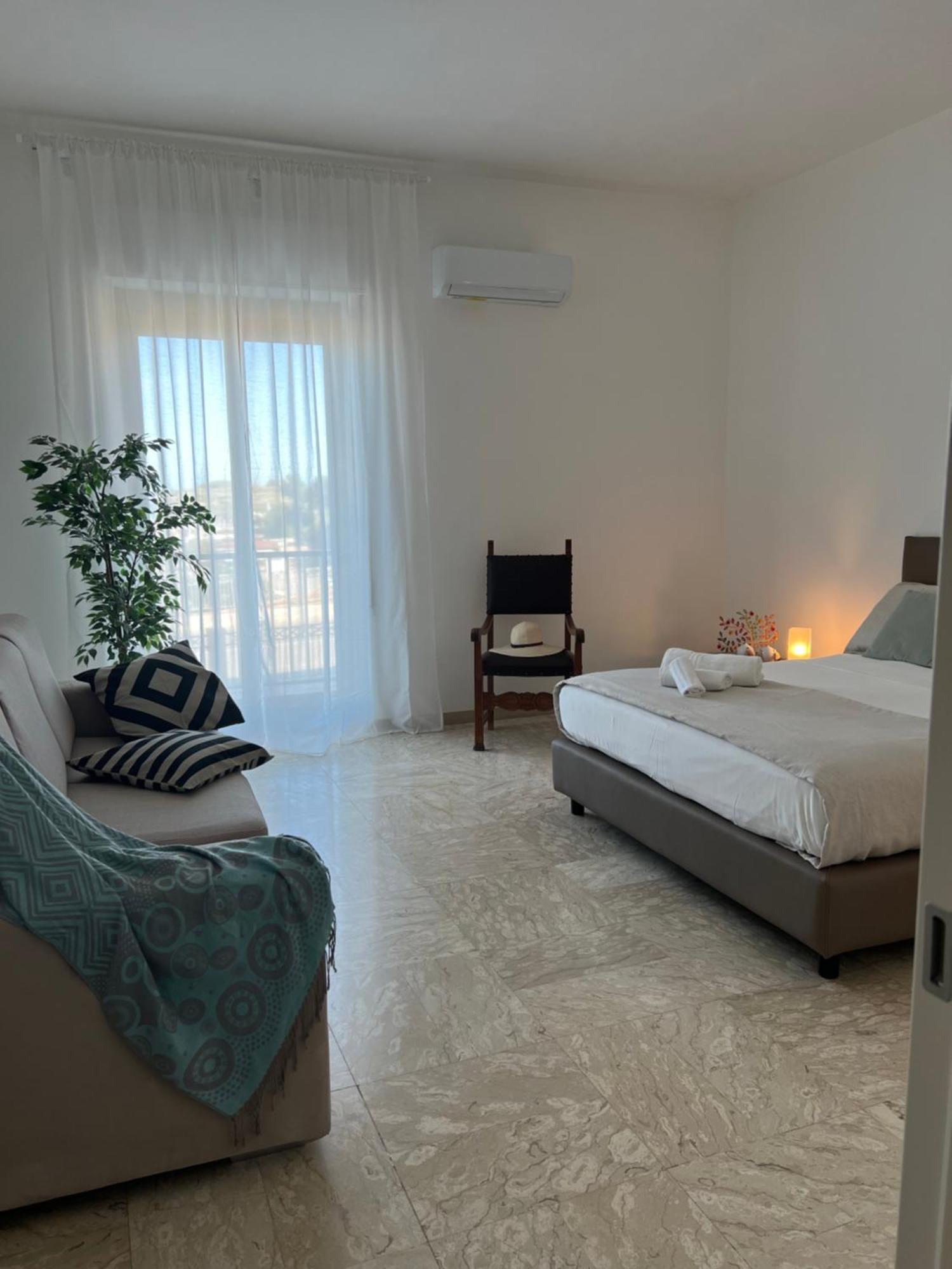Casa Roberta With Balcony And Sea View Apartment Vieste Bagian luar foto