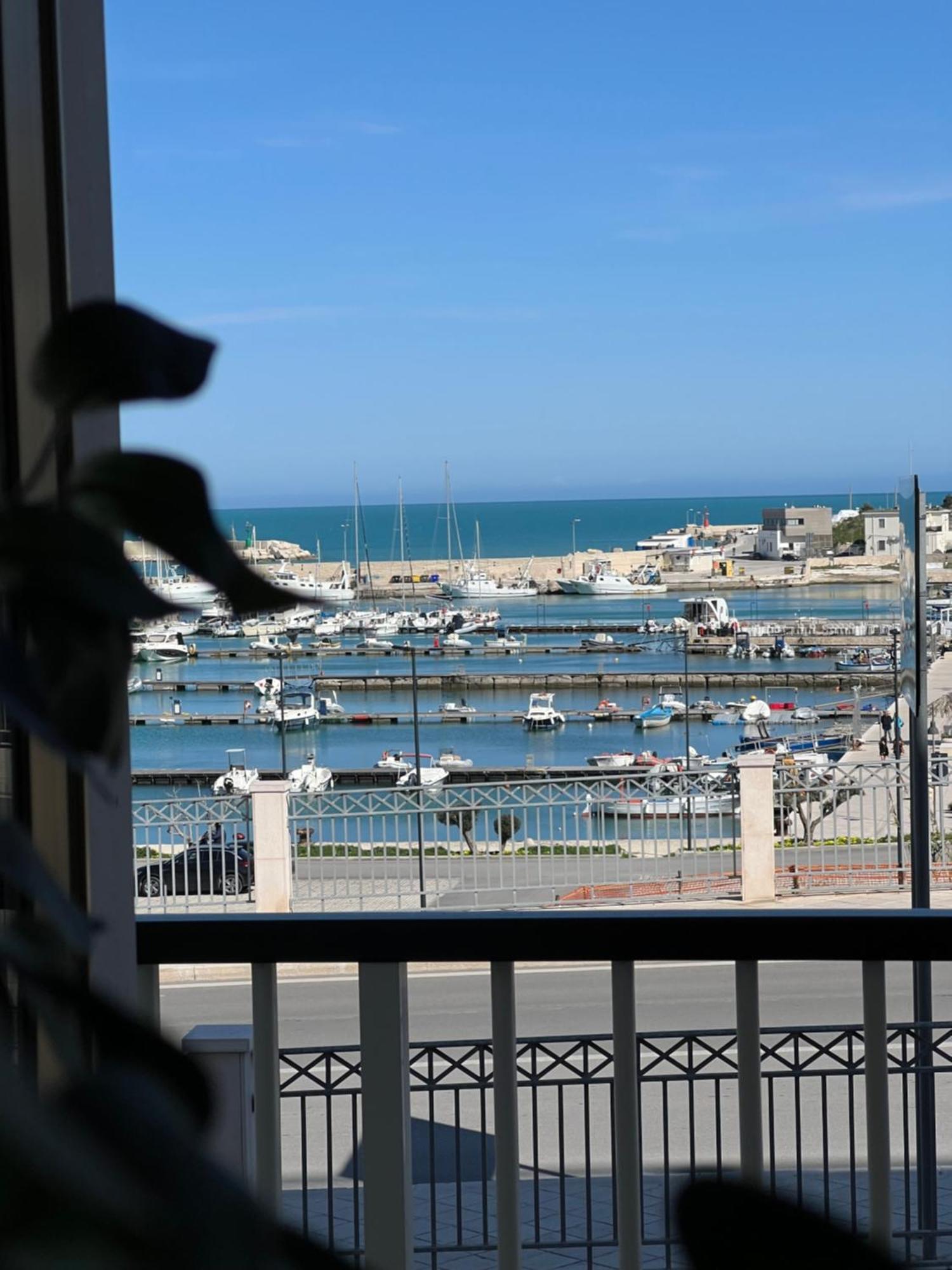 Casa Roberta With Balcony And Sea View Apartment Vieste Bagian luar foto