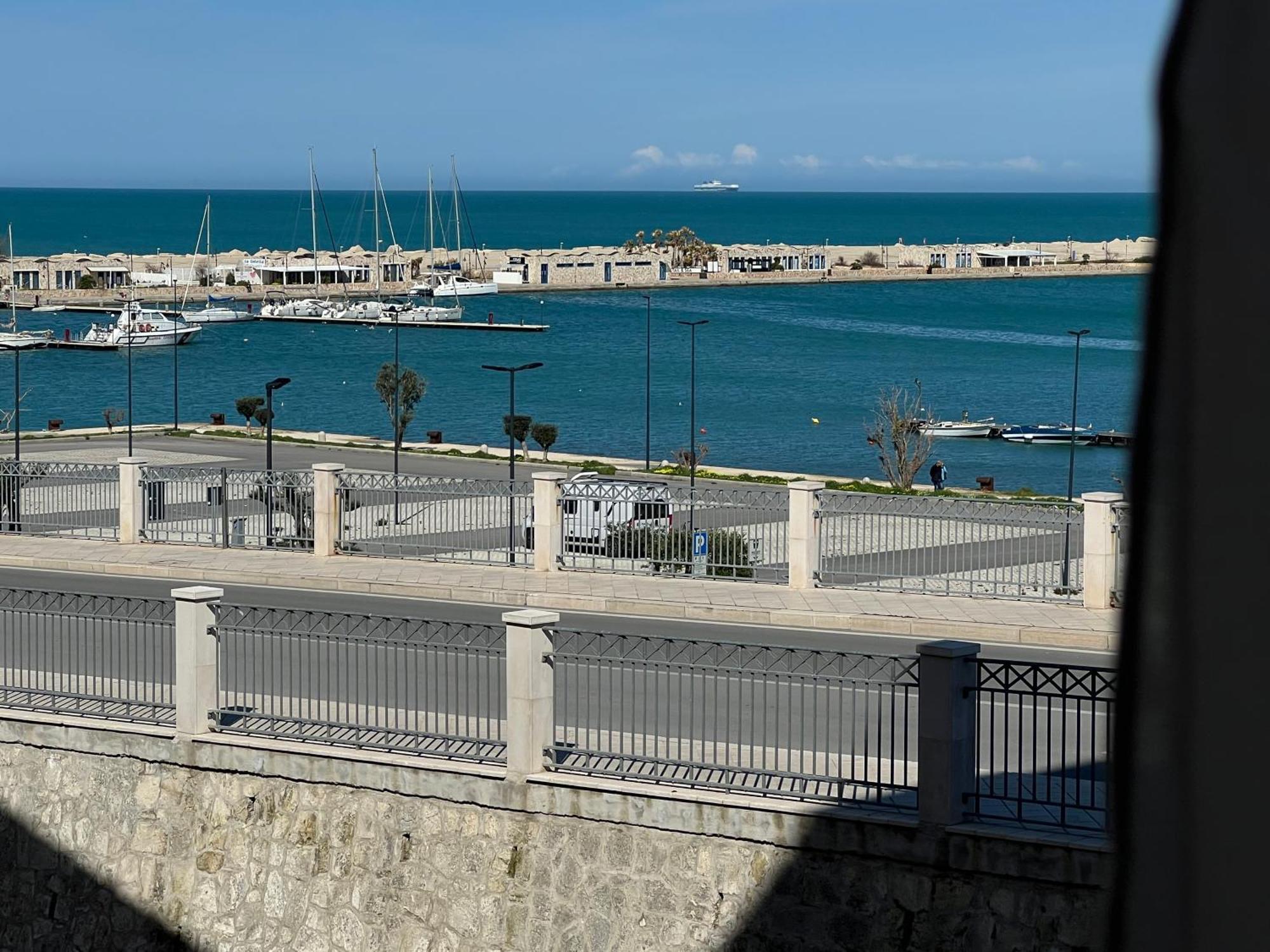 Casa Roberta With Balcony And Sea View Apartment Vieste Bagian luar foto