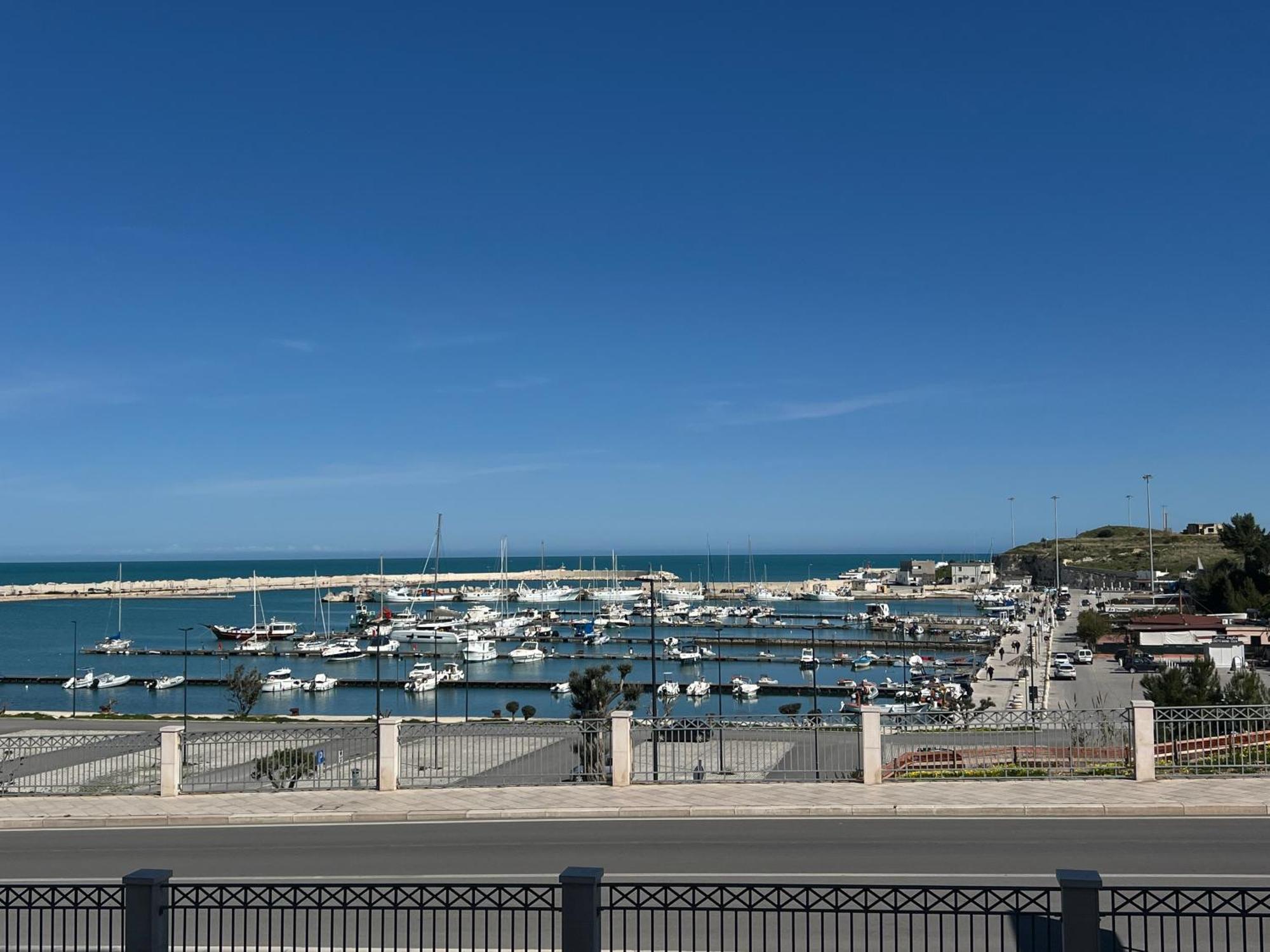 Casa Roberta With Balcony And Sea View Apartment Vieste Bagian luar foto