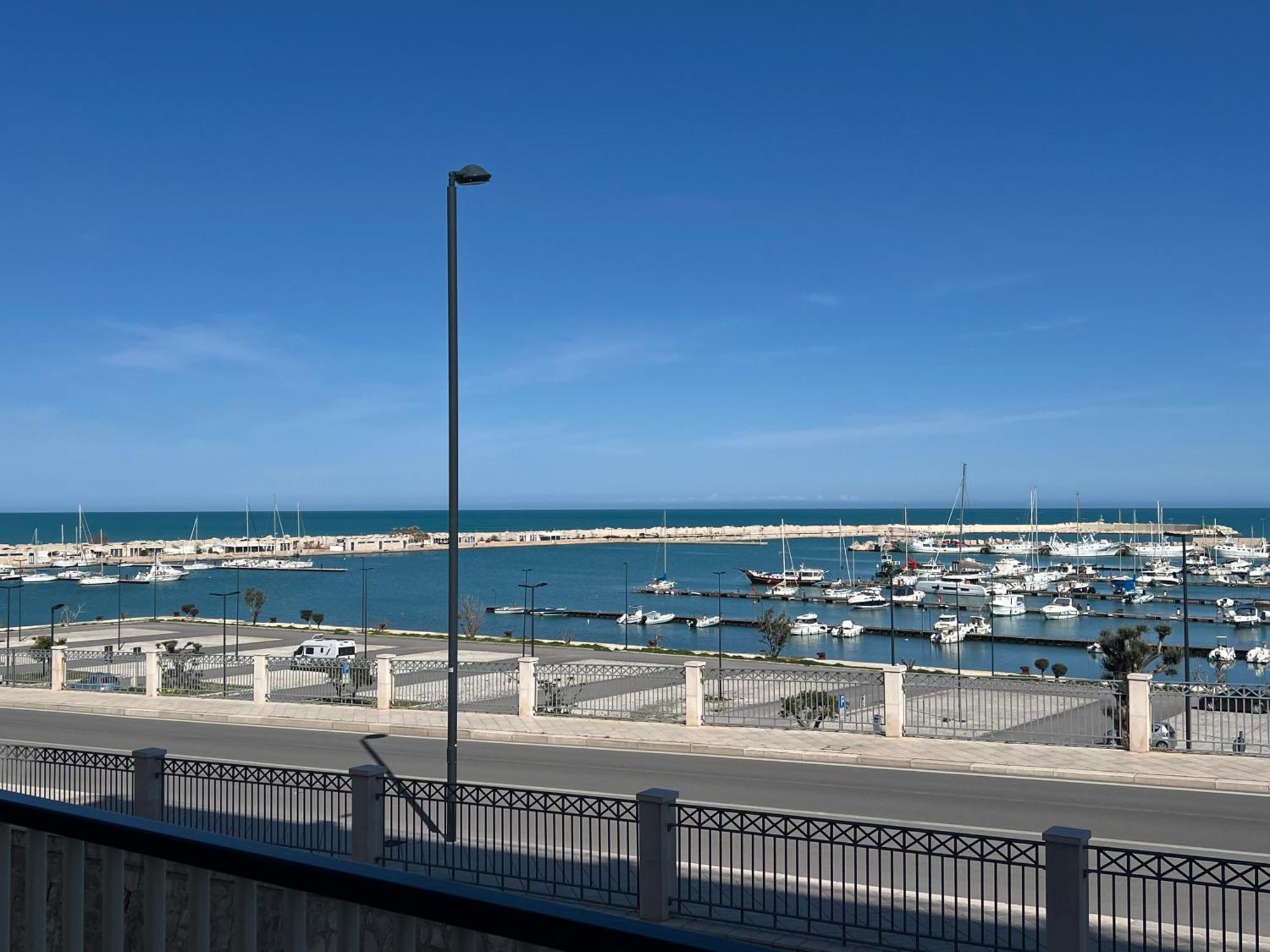 Casa Roberta With Balcony And Sea View Apartment Vieste Bagian luar foto